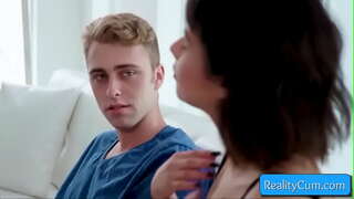 یہ دیکھ پیاری نوجوان brunette بڑا مرگا چوسنے کی عادت اور ہو رہی ہے اس کی cunt اںگلیوں گہری