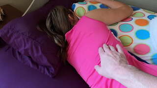 Amahan gets anak-anak nga babaye sa buntag uban sa iyang dako nga manok Amahan gets anak-anak nga babaye sa buntag uban sa iyang dako nga manok