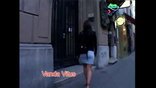 Črna lepote Sarah Modra z naravnimi joški vožnje tiča v vseh položajih