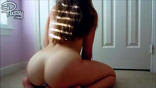 Вибратор шибан на килима у дома